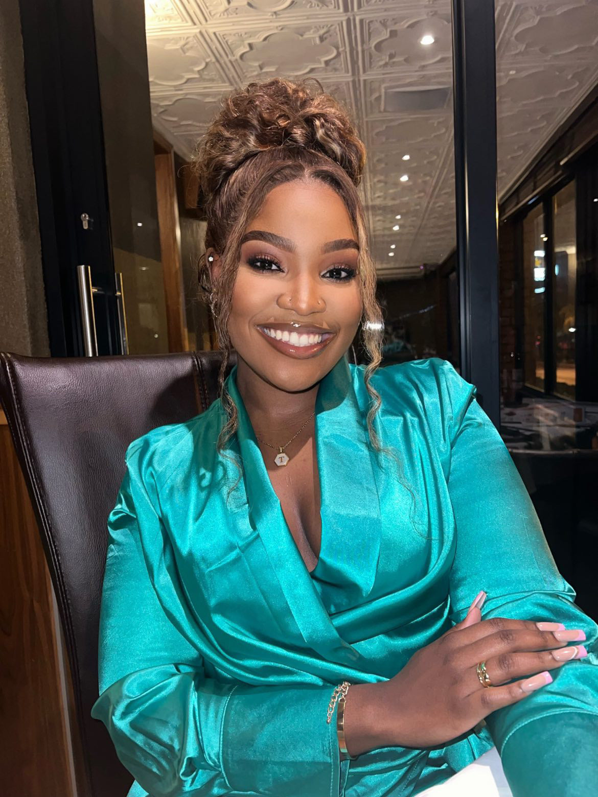 20” Thando Unit - Curly Highlighted