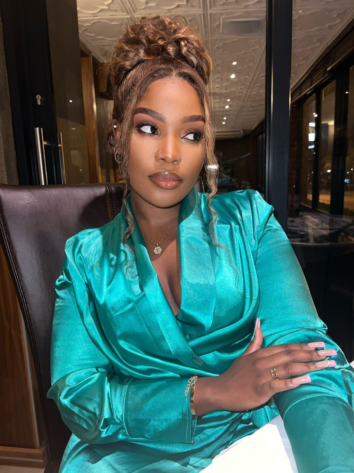 20” Thando Unit - Curly Highlighted